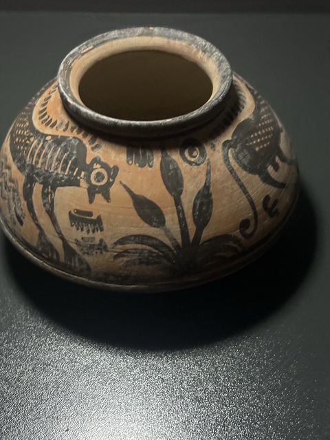 古玩陶瓷哈拉帕·波浪紋異獸花卉碟形罐真品鑒賞圖