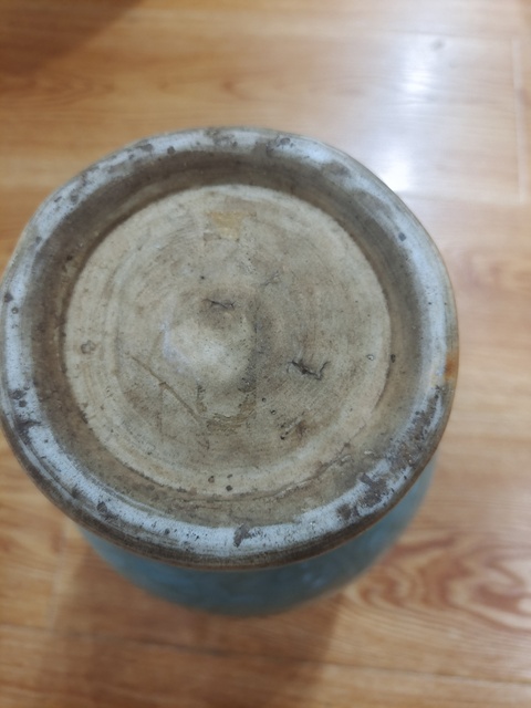 古玩陶瓷豆青釉刻花橄欖瓶真品鑒賞圖