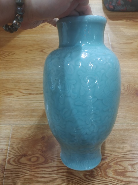 古玩陶瓷豆青釉刻花橄欖瓶真品鑒賞圖