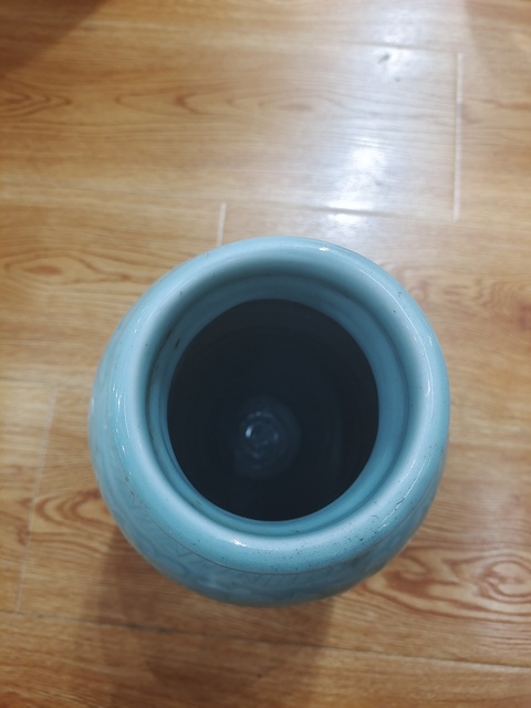 古玩陶瓷豆青釉刻花橄欖瓶真品鑒賞圖