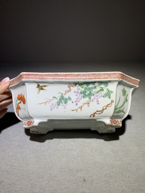 古玩陶瓷粉彩花卉紋花盆真品鑒賞圖
