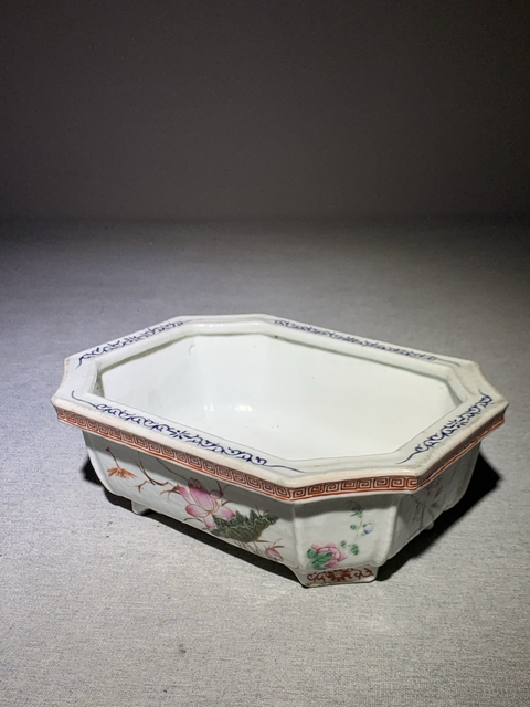 古玩陶瓷粉彩花卉紋花盆真品鑒賞圖
