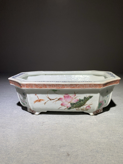 古玩陶瓷粉彩花卉紋花盆真品鑒賞圖