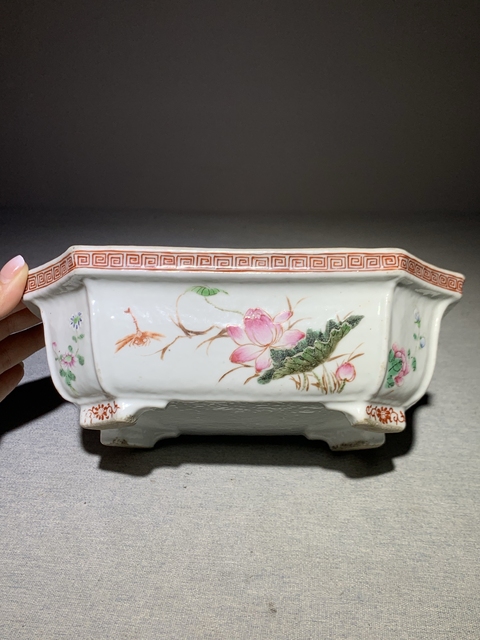 古玩陶瓷粉彩花卉紋花盆真品鑒賞圖