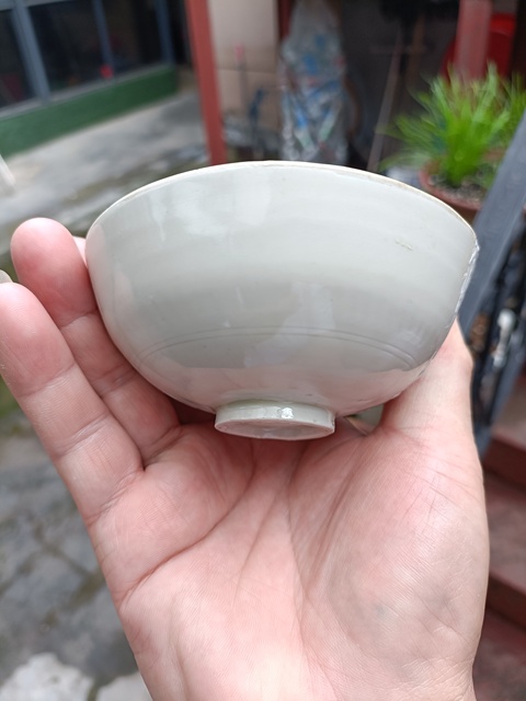 古玩陶瓷定窯刻萱草紋茶碗真品鑒賞圖
