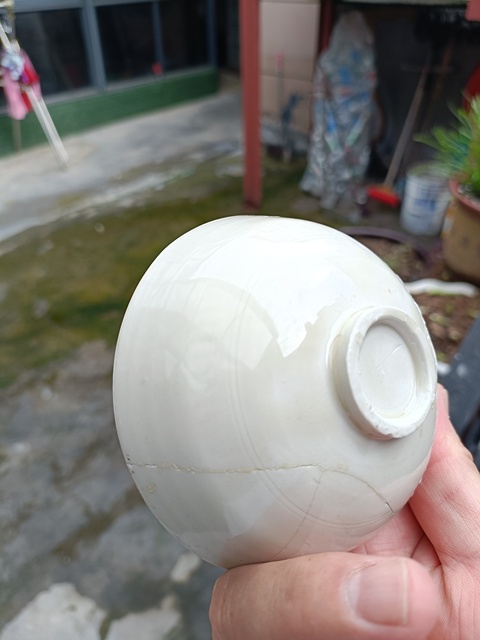 古玩陶瓷定窯刻萱草紋茶碗真品鑒賞圖