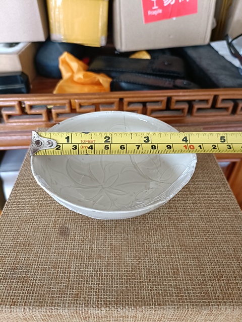 古玩陶瓷定窯刻萱草紋茶碗真品鑒賞圖