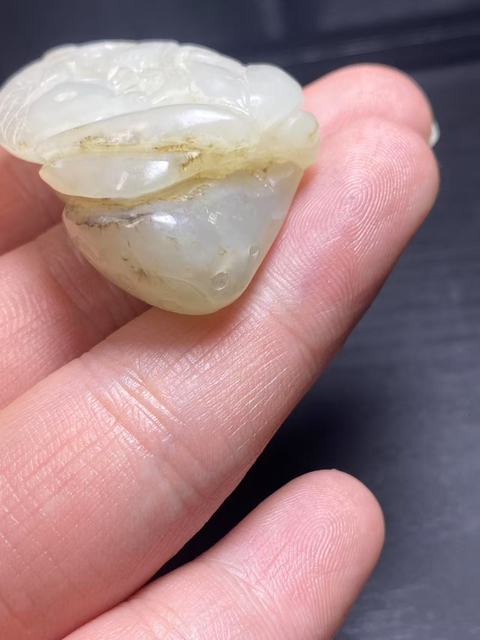 古玩玉器(放漏)老料新改和田玉雕“連年有余”掛件拍賣,當前價格1300元
