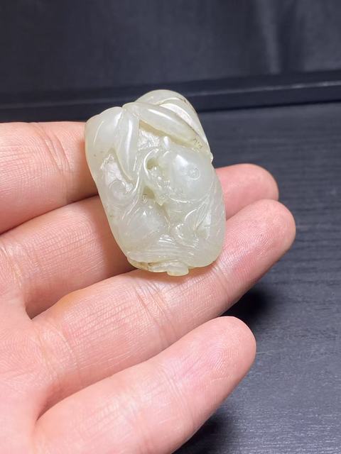 古玩玉器(放漏)老料新改和田玉雕“連年有余”掛件拍賣,當前價格1300元