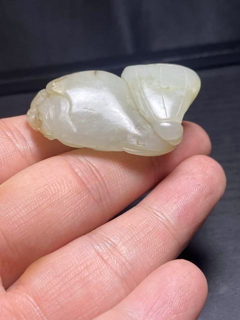 古玩玉器(放漏)老料新改和田玉雕“連年有余”掛件拍賣,當前價格1300元