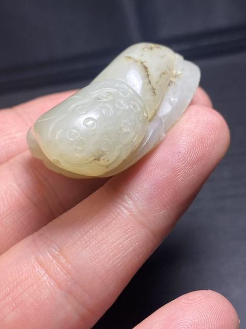 古玩玉器(放漏)老料新改和田玉雕“連年有余”掛件拍賣,當前價格1300元