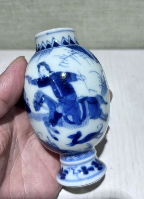 古玩陶瓷狩獵紋青花瓶真品鑒賞圖
