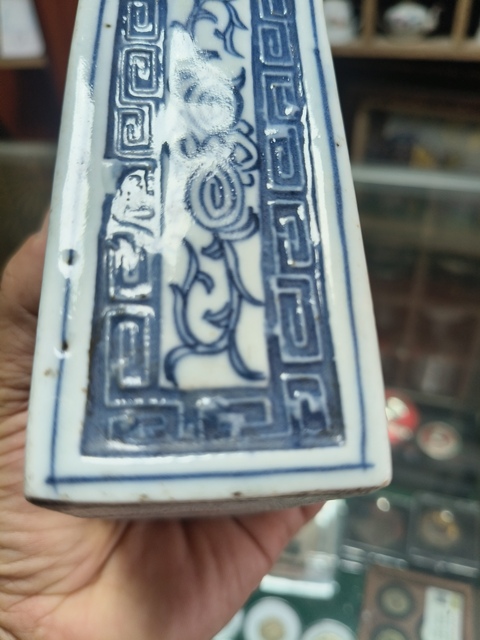 古玩陶瓷清嘉慶纏枝花卉紋青花茶葉罐真品鑒賞圖