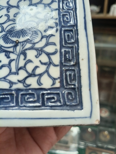 古玩陶瓷清嘉慶纏枝花卉紋青花茶葉罐真品鑒賞圖