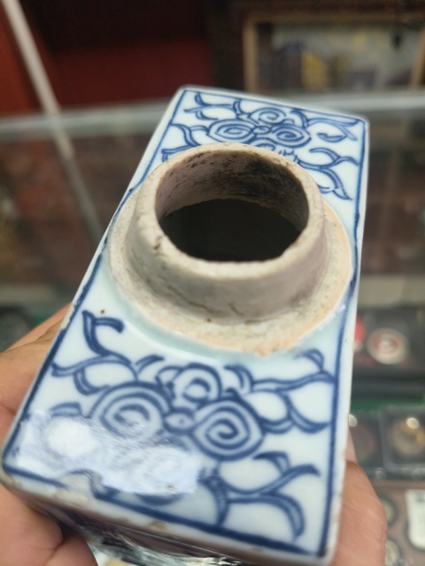 古玩陶瓷清嘉慶纏枝花卉紋青花茶葉罐真品鑒賞圖