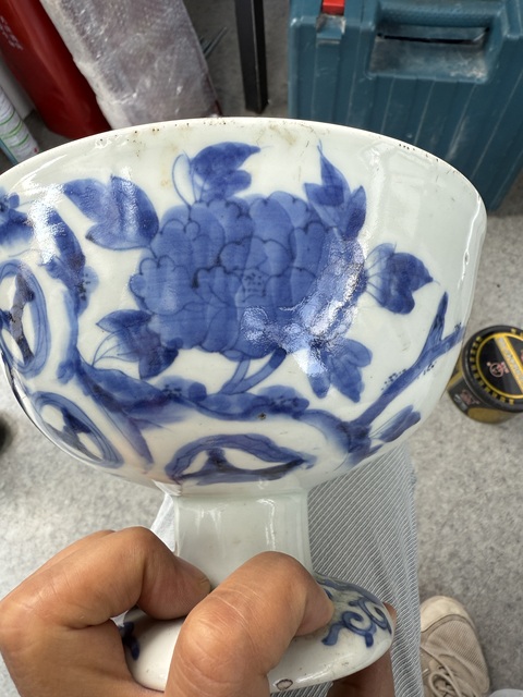 古玩陶瓷花卉紋青花高足碗真品鑒賞圖