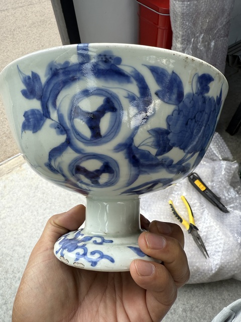 古玩陶瓷花卉紋青花高足碗真品鑒賞圖