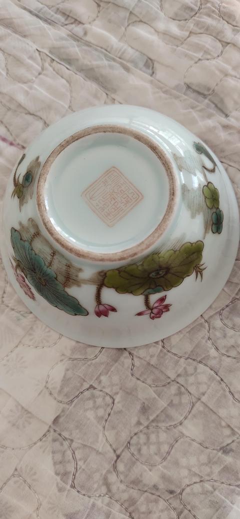 古玩陶瓷粉彩蓮池花卉紋碗真品鑒賞圖