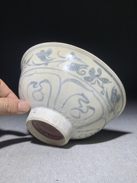 古玩陶瓷青花花卉紋茶碗真品鑒賞圖