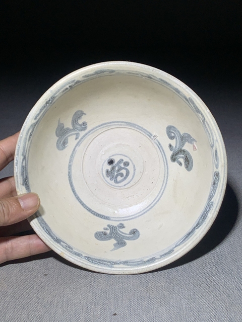 古玩陶瓷青花花卉紋茶碗真品鑒賞圖