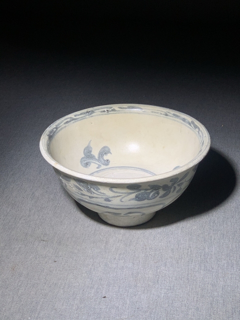 古玩陶瓷青花花卉紋茶碗真品鑒賞圖