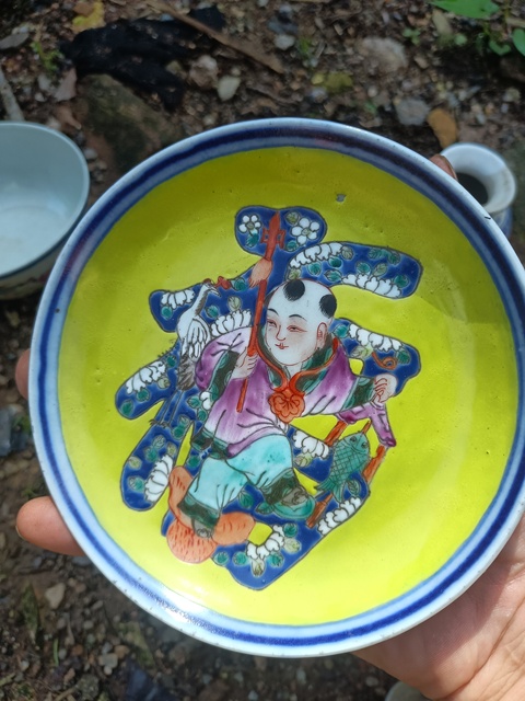 古玩陶瓷粉彩福娃盤真品鑒賞圖