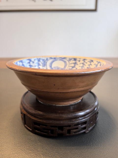 古玩陶瓷嘉慶紫金釉青花纏枝蓮折沿小盆(小水洗)拍賣,當前價格1380元