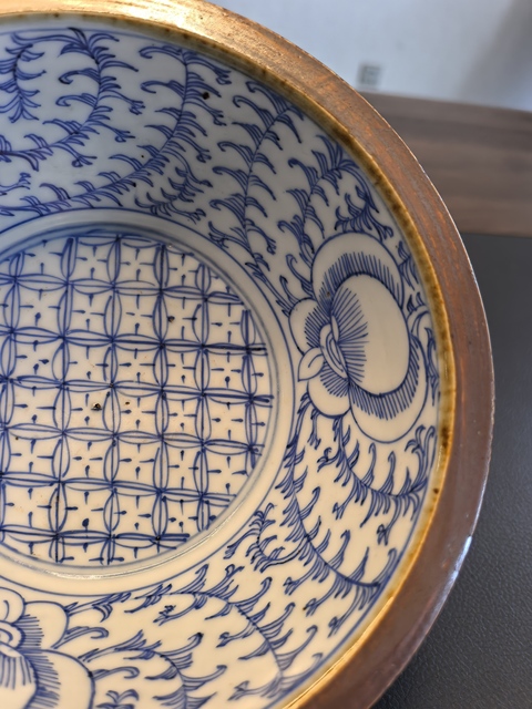 古玩陶瓷嘉慶紫金釉青花纏枝蓮折沿小盆(小水洗)拍賣,當前價格1380元