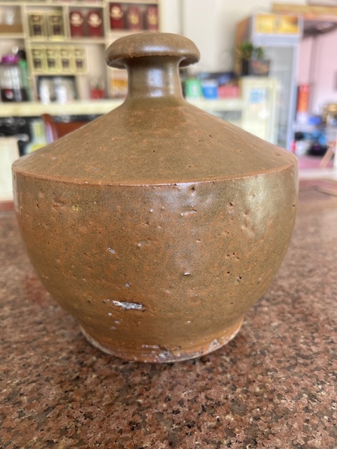 古玩陶瓷明代褐釉瓶真品鑒賞圖