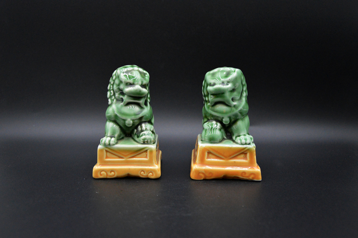 古玩陶瓷【紫煙閣】黃綠釉獅子擺件拍賣，當前價格1299元