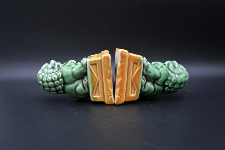 古玩陶瓷【紫煙閣】黃綠釉獅子擺件拍賣，當前價格1299元