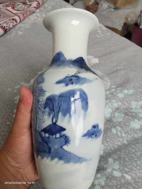 古玩陶瓷青花山水人物紋撇口瓶真品鑒賞圖