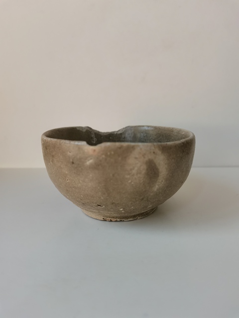 古玩陶瓷岳州窯青釉羅漢杯真品鑒賞圖