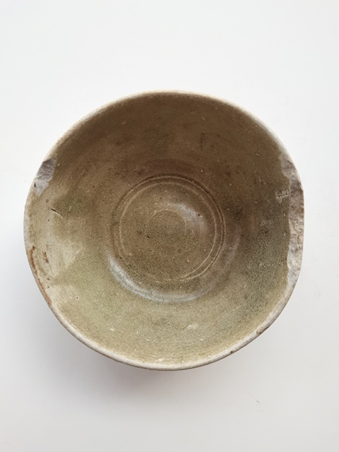 古玩陶瓷岳州窯青釉羅漢杯真品鑒賞圖