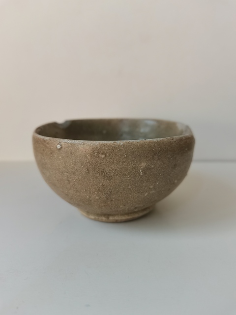 古玩陶瓷岳州窯青釉羅漢杯真品鑒賞圖
