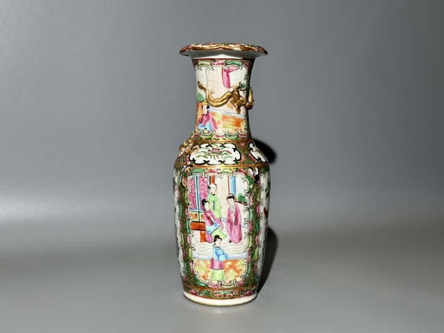 古玩陶瓷清晚期·廣彩花鳥人物紋雕塑螭龍花口瓶真品鑒賞圖