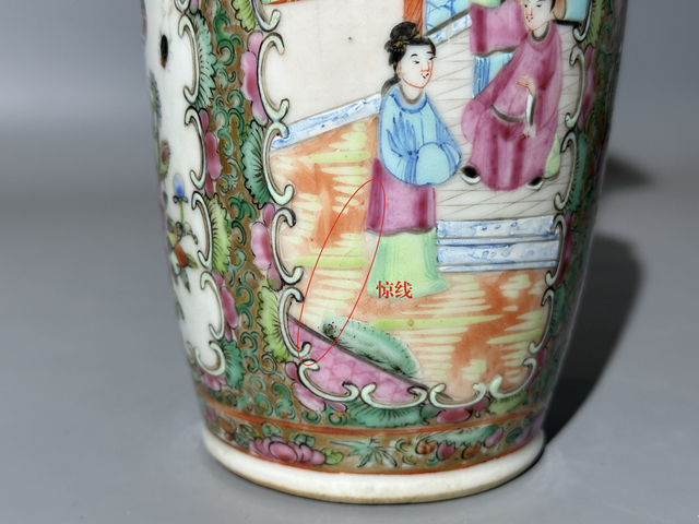 古玩陶瓷清晚期·廣彩花鳥人物紋雕塑螭龍花口瓶真品鑒賞圖