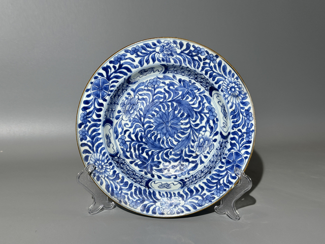 古玩陶瓷清康熙·青花纏枝花卉紋折腰盤真品鑒賞圖