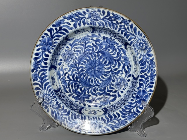 古玩陶瓷清康熙·青花纏枝花卉紋折腰盤真品鑒賞圖