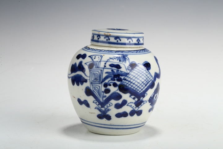 古玩陶瓷清中·青花博古紋小蓋罐真品鑒賞圖