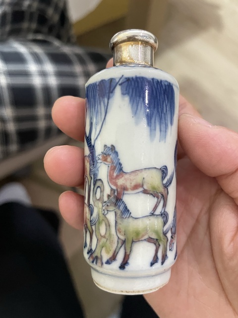 古玩陶瓷青花釉里紅八駿圖鼻煙壺真品鑒賞圖