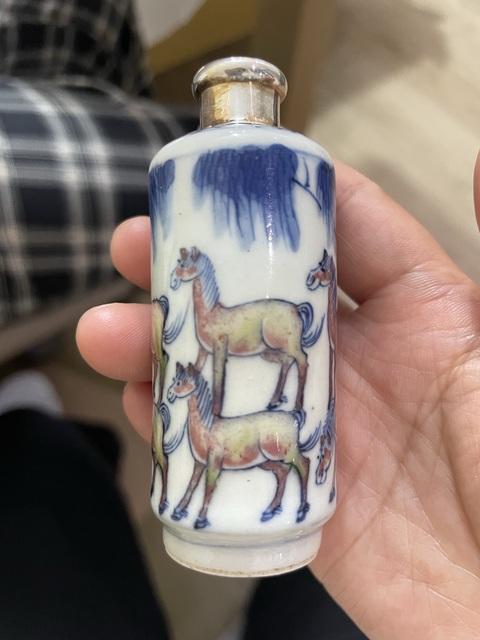 古玩陶瓷青花釉里紅八駿圖鼻煙壺真品鑒賞圖