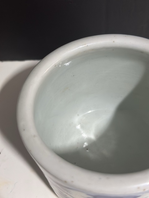 古玩陶瓷龍紋青花三足筒式香爐真品鑒賞圖