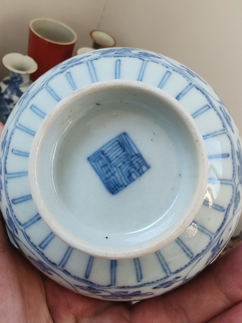 古玩陶瓷青花纏枝花卉紋碗真品鑒賞圖