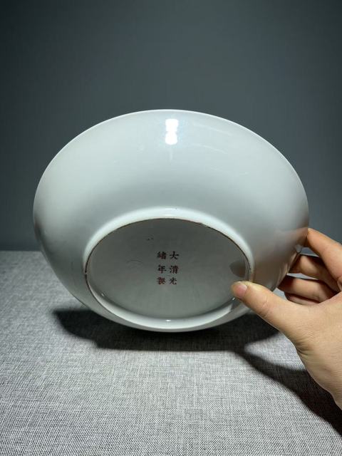古玩陶瓷胭脂紅壓道開窗花卉紋臥盤真品鑒賞圖
