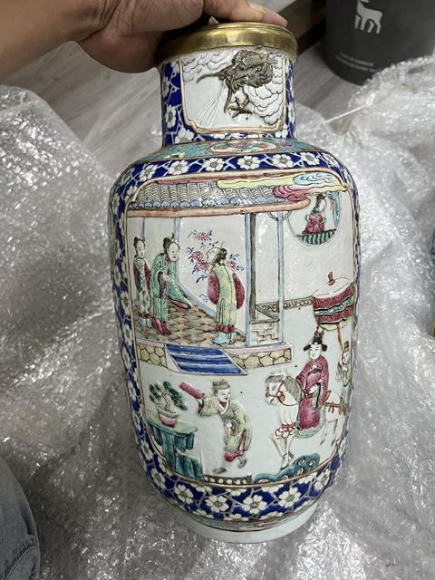 古玩陶瓷人物紋粉彩瓶真品鑒賞圖