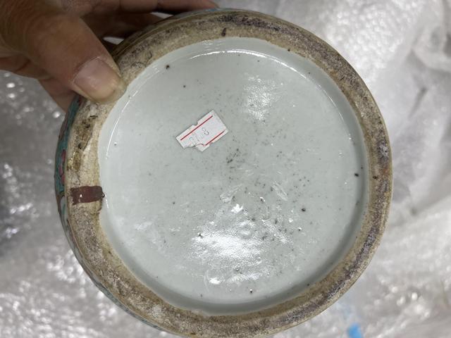 古玩陶瓷人物紋粉彩瓶真品鑒賞圖