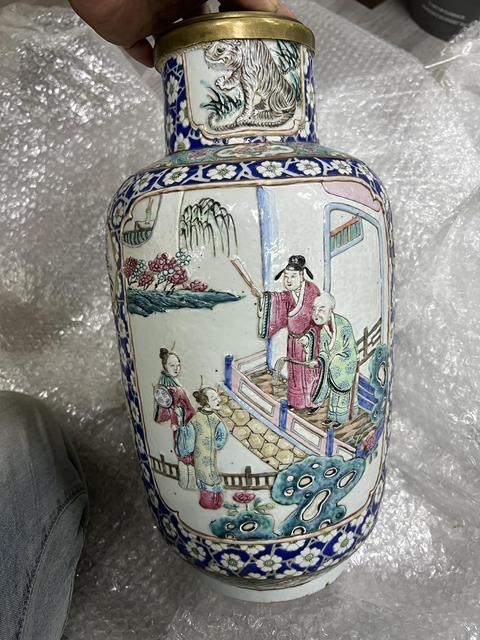 古玩陶瓷人物紋粉彩瓶真品鑒賞圖