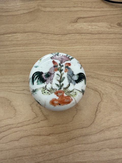 古玩陶瓷冠上加冠粉彩蓋盒真品鑒賞圖