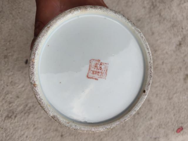 古玩陶瓷花卉紋帽筒真品鑒賞圖
